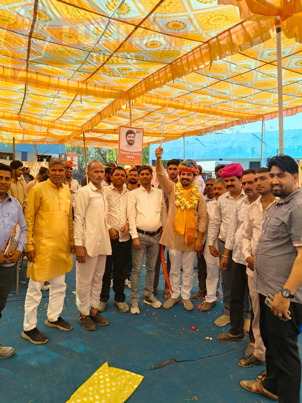 पारोली मे समाजसेवी भरत सिंह राठौड़ ने अपने जन्मदिन पर सेवा कार्य के अन्तर्गत रक्तदान शिविर ओर निशुल्क नेत्र शल्य चिकित्सा शिविर लगाकर मनाया अपना 31वा जन्मदिन 1 IMG 20250303 WA0029