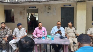 होली को लेकर टुण्डी थाना परिसर में शांति समिति की बैठक आयोजित 11 WhatsApp Image 2025 03 04 at 7.24.17 PM