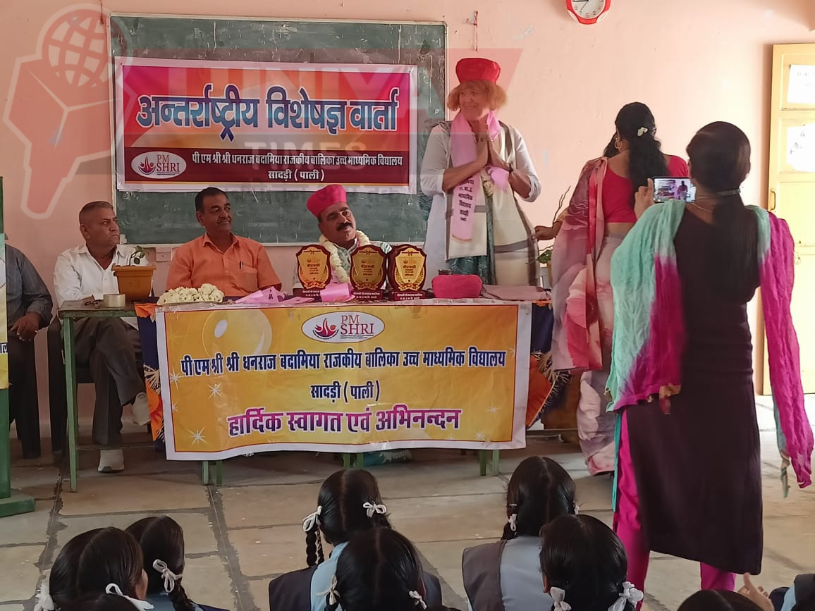 अंतर्राष्ट्रीय ऊंट विशेषज्ञ डॉ इल्से कोहलर रोल्फसन ने पीएम श्री बालिका विद्यालय में ऊंट संरक्षण संवर्धन पर दी वार्ता 1 WhatsApp Image 2025 03 10 at 5.11.26 PM