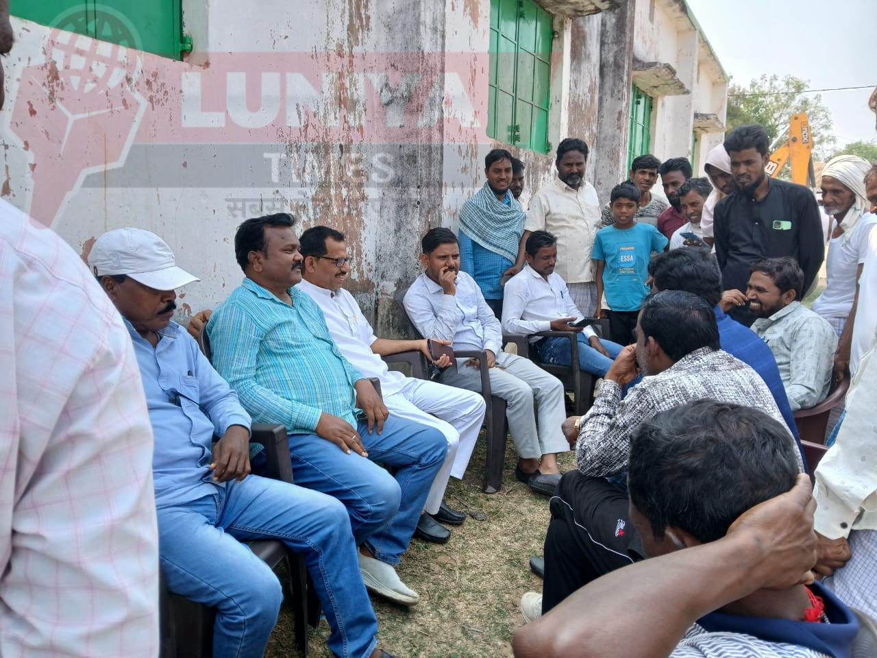 उर्दू उत्क्रमित मध्य विद्यालय कर्माटांड़ जमीन की मापी जनप्रतिनिधियों की उपस्थिति में संपन्न 1 WhatsApp Image 2025 03 10 at 8.27.37 PM