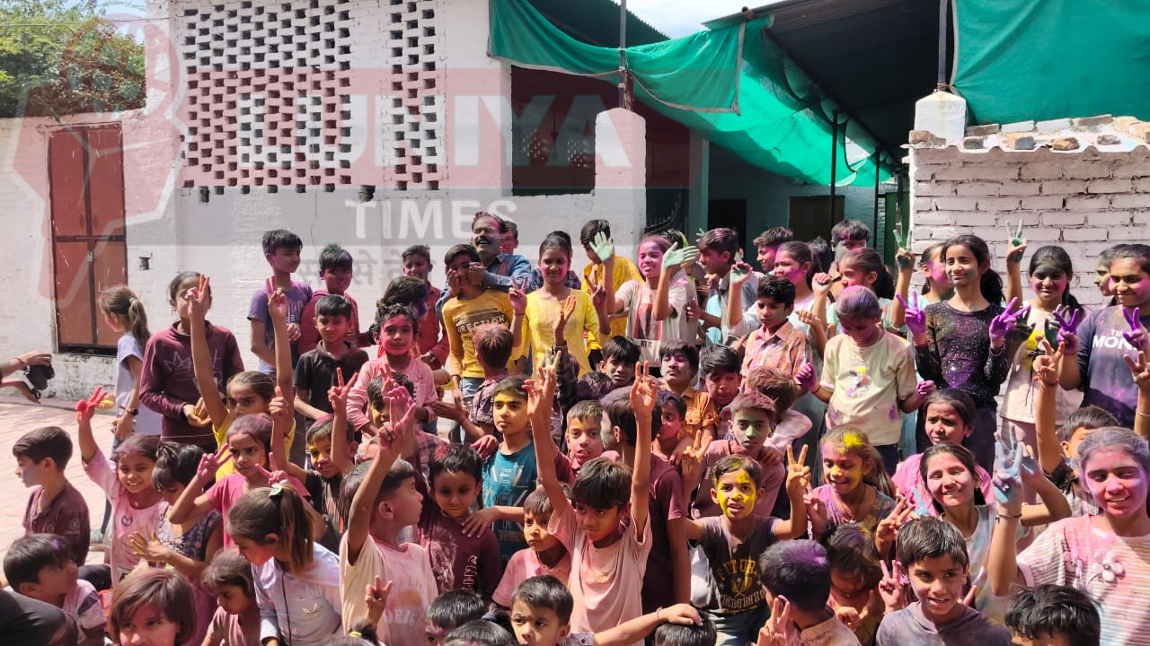 विनायक पब्लिक सेकेंडरी स्कूल, सादड़ी में हर्षोल्लास के साथ मनाया गया होली महोत्सव 1 WhatsApp Image 2025 03 12 at 5.52.09 PM