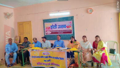 हां रे होली आई रे गीत के साथ पीएम श्री बालिका विद्यालय में फूलों से खेली होली 13 WhatsApp Image 2025 03 12 at 6.20.28 PM e1741791321444