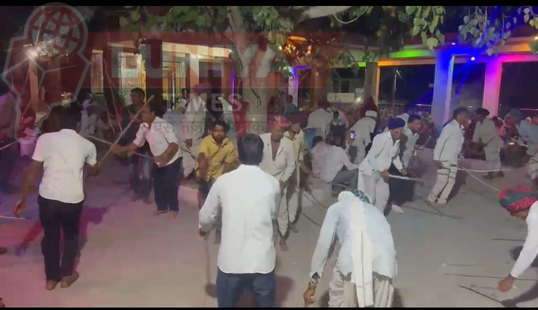 पालरा में ढोल की धमक, थाली की खनक के साथ गैर नृत्यः पीढ़ियों से लाल-सफेद- अंगी के साथ गैर नृत्य,सैकड़ो वर्षों से पीढ़ी दर पिढी नृत्य करते 1 WhatsApp Image 2025 03 16 at 3.43.27 PM