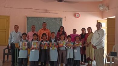 पीएम श्री बालिका विद्यालय सादड़ी में सेल्फ एस्टीम, बॉडी कॉन्फिडेंस गतिविधि और शिक्षण सामग्री का वितरण 15 WhatsApp Image 2025 03 19 at 5.07.54 PM