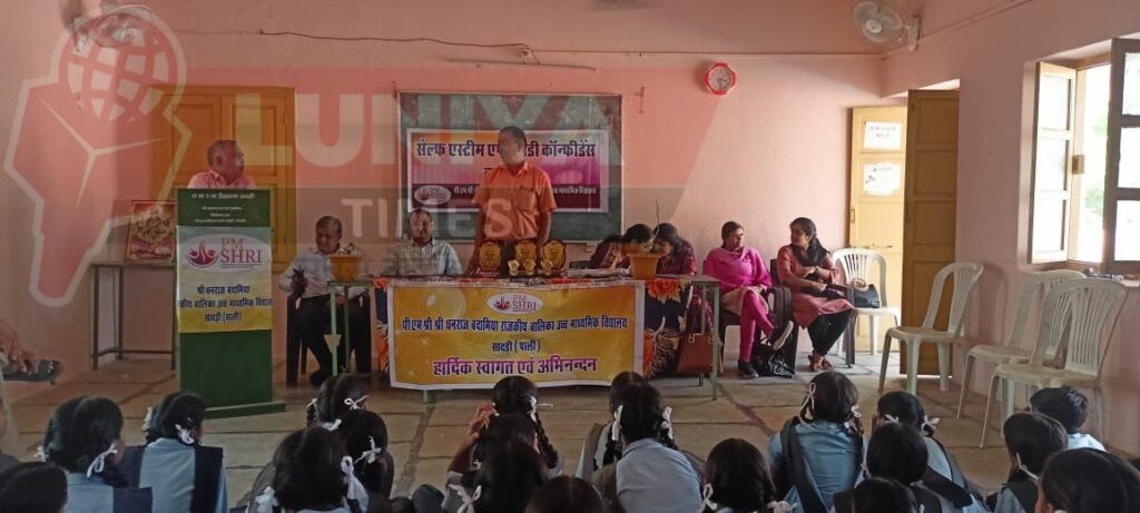 पीएम श्री बालिका विद्यालय सादड़ी में सेल्फ एस्टीम, बॉडी कॉन्फिडेंस गतिविधि और शिक्षण सामग्री का वितरण 3 WhatsApp Image 2025 03 19 at 5.07.55 PM