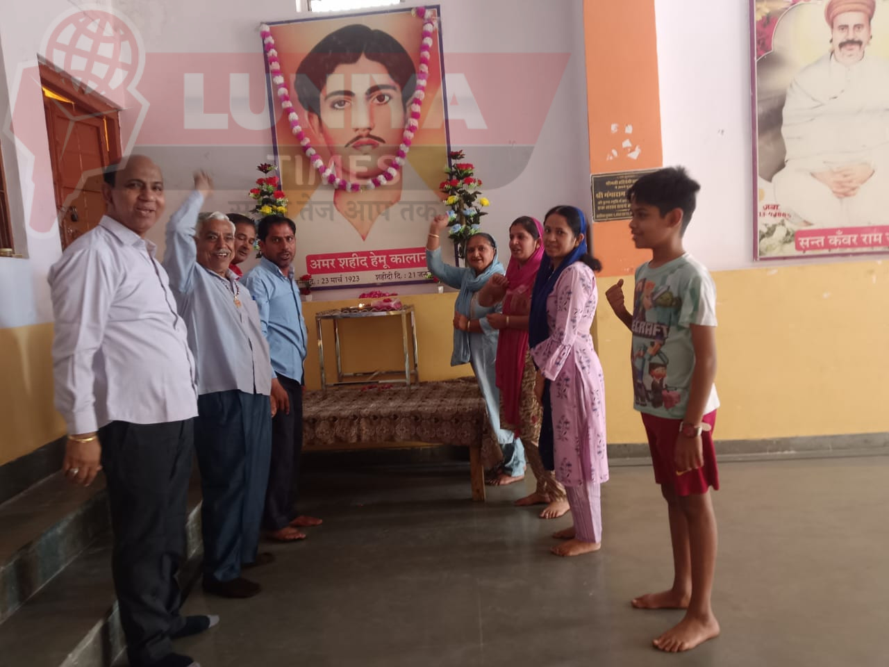 शहीद हेमू कालानी बलिदान दिवस पर दीप प्रज्वलित कर पुष्पांजलि सभा, मरीजों को बांटे बिस्किट 1 WhatsApp Image 2025 03 23 at 7.36.34 PM