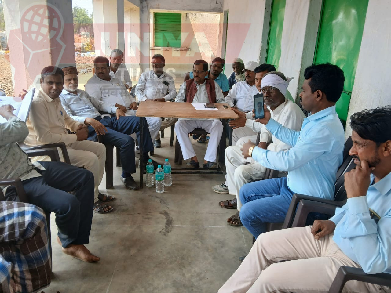 राजाभीठा पंचायत के करमाटांड़ में वर्षों पुराने जमीन विवाद का हुआ समाधान, विद्यालय निर्माण के लिए सुरक्षित हुई भूमि 1 WhatsApp Image 2025 03 23 at 8.01.39 PM