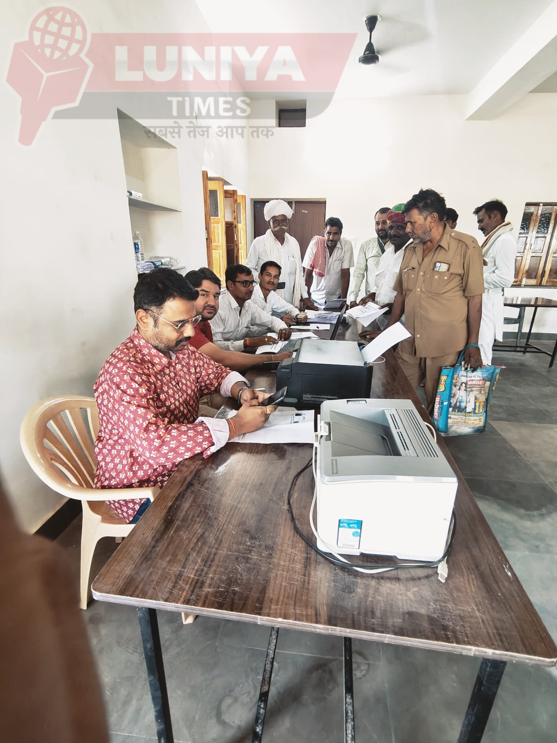फार्मर रजिस्ट्री शिविर में कई किसान कार्ड पाकर किसानों के खिले चेहरे 1 WhatsApp Image 2025 03 26 at 8.49.04 PM scaled