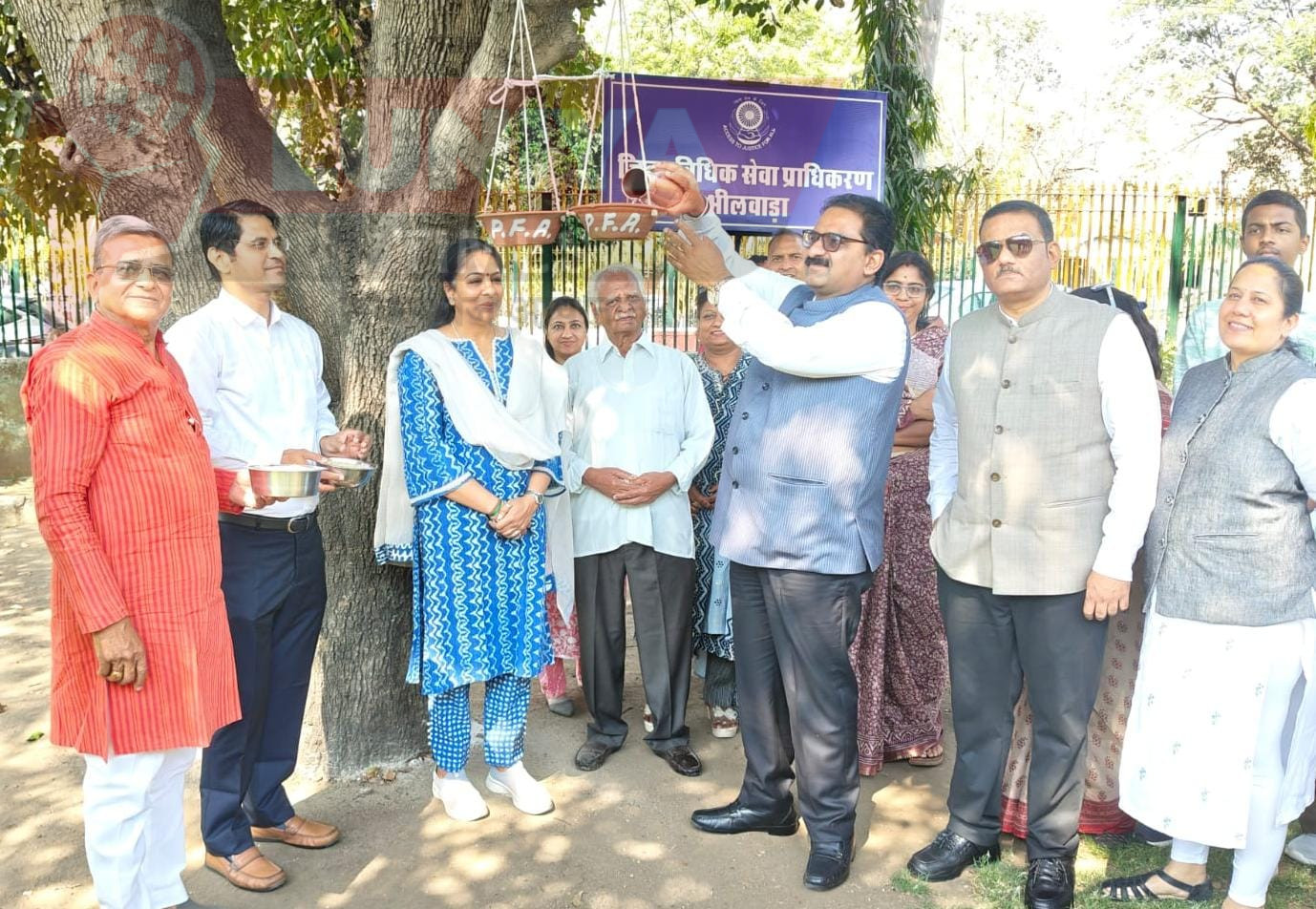 पक्षियों को दाना-पानी देना पुण्य कार्य : जिला न्यायाधीश अभय जैन 1 WhatsApp Image 2025 03 27 at 8.47.02 PM 1