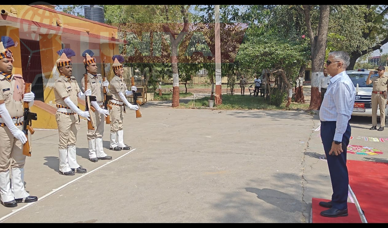 सम्भागीय आयुक्त ने जिला कारागृह का किया निरक्षण 1 WhatsApp Image 2025 03 27 at 8.47.06 PM 1