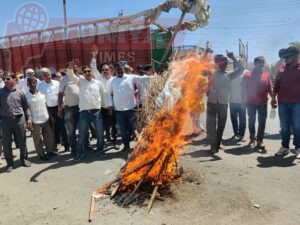 शाहपुरा रहा बंद, रिटायर्ड आईएएस ललित के पवार की अर्थी का किया सांकेतिक दहन 4 WhatsApp Image 2025 03 28 at 2.16.09 PM