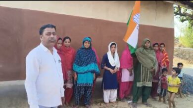 चालधौबा महिलाओं द्वारा मुखिया और पंचायत सेवक की मनमानी के खिलाफ निकाला विरोध मार्च 10 WhatsApp Image 2025 03 28 at 2.47.00 PM