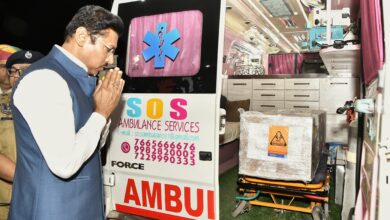 पहलगाम आतंकी हमले में जान गंवाने वाले नीरज उधवानी की पार्थिव देह जयपुर लाई गई, जयपुर एयरपोर्ट पर केंद्रीय पर्यटन मंत्री, उद्योग मंत्री एवं संसदीय कार्य मंत्री ने पुष्पांजलि अर्पित की 14 192087 Image 7ec8358a 1361 4c4b a094 30062349b723