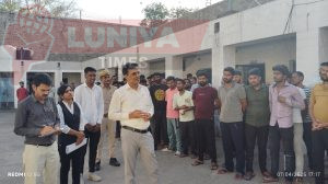 न्यायाधीश भाटी ने किया पाली जिला कारागृह का आकस्मिक निरीक्षण बंदियों से की बातचीत, जेल व्यवस्थाओं का लिया जायजा 3 Img 20250408 wa0295 300x168