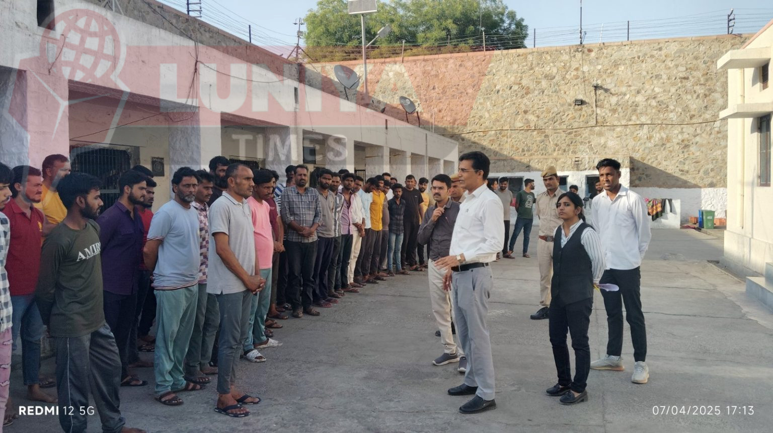 न्यायाधीश भाटी ने किया पाली जिला कारागृह का आकस्मिक निरीक्षण बंदियों से की बातचीत, जेल व्यवस्थाओं का लिया जायजा 1 Img 20250408 wa0296 1536x861