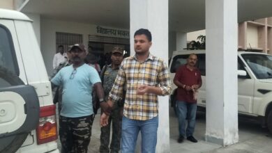 एकलव्य मॉडल आवासीय विद्यालय टुण्डी के क्लर्क गिरफ्तार, विधायक के आदेश पर हुई कार्रवाई 11 IMG 20250418 WA0029