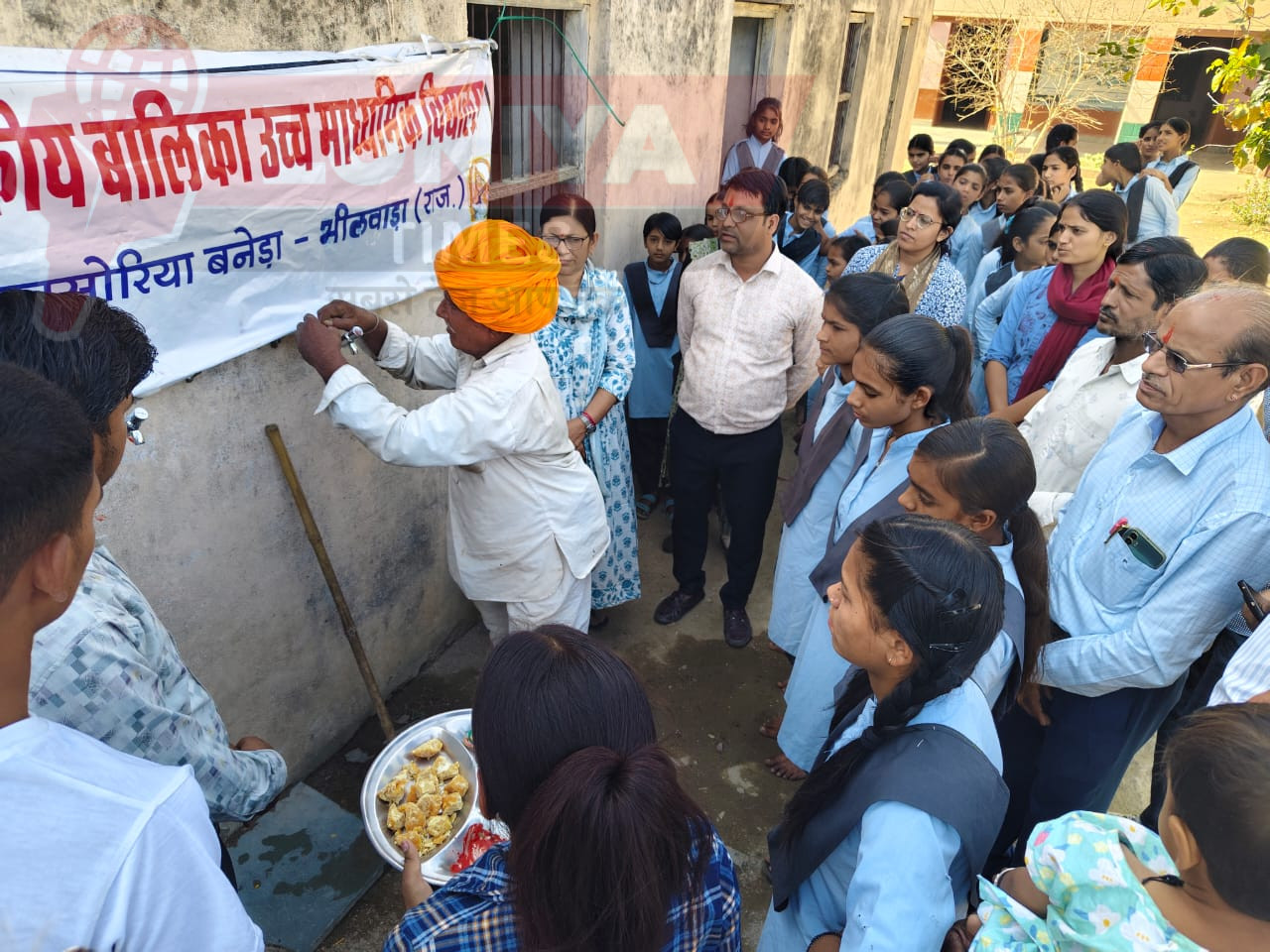 स्वर्गीय तेजमल व्यास की पुण्य स्मृति में बालिका विद्यालय को वाटर कूलर भेंट 1 IMG 20250419 WA0020