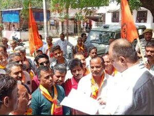 बंगाल की सियासी जमीन पर सस्पेंस और उबाल: राष्ट्रपति को ज्ञापन सौंपा, उठी राष्ट्रपति शासन की मांग 5 IMG 20250421 WA0036