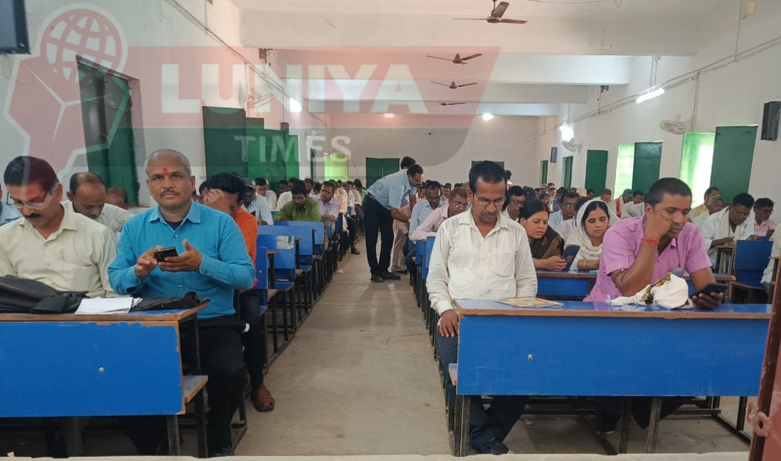 टुंडी +2 उच्च विद्यालय के सभागार में तृतीय दिवस शिक्षक नीड़ आकलन/मूल्यांकन परीक्षा शांतिपूर्ण सम्पन्न 1 IMG 20250426 WA0029