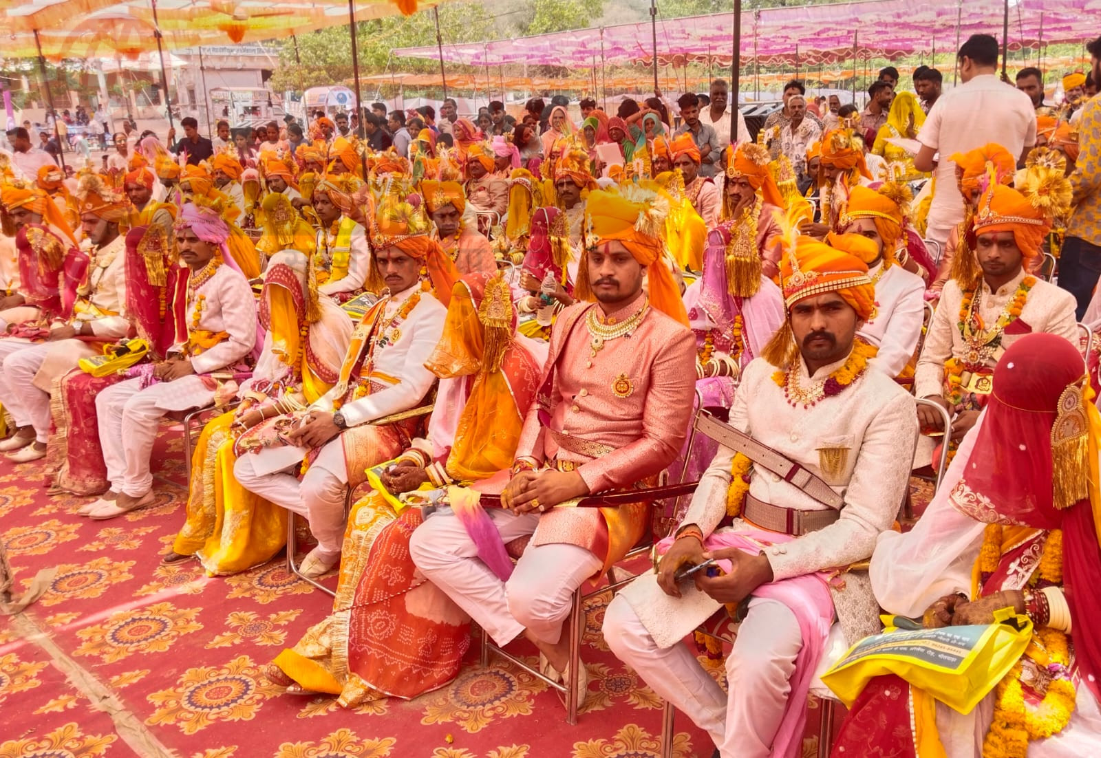 अक्षय तृतीया पर सिंगोली चारभुजा में क्षत्रिय समाज के 50 युगल बंधे परिणय सूत्र में 1 IMG 20250430 WA0031