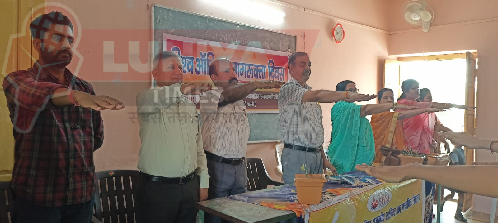 पीएम श्री बालिका विद्यालय की बालिकाओं व स्टाफ ने आटिज्म जागरुकता की शपथ ली 1 WhatsApp Image 2025 04 02 at 11.45.04 AM