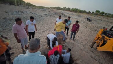 वानरराज के करंट लगने से निधन, नगर पालिका उपाध्यक्ष व हिंदू युवा संगठन के कार्यकर्ताओं ने किया अंतिम संस्कार 13 WhatsApp Image 2025 04 04 at 8.27.50 PM