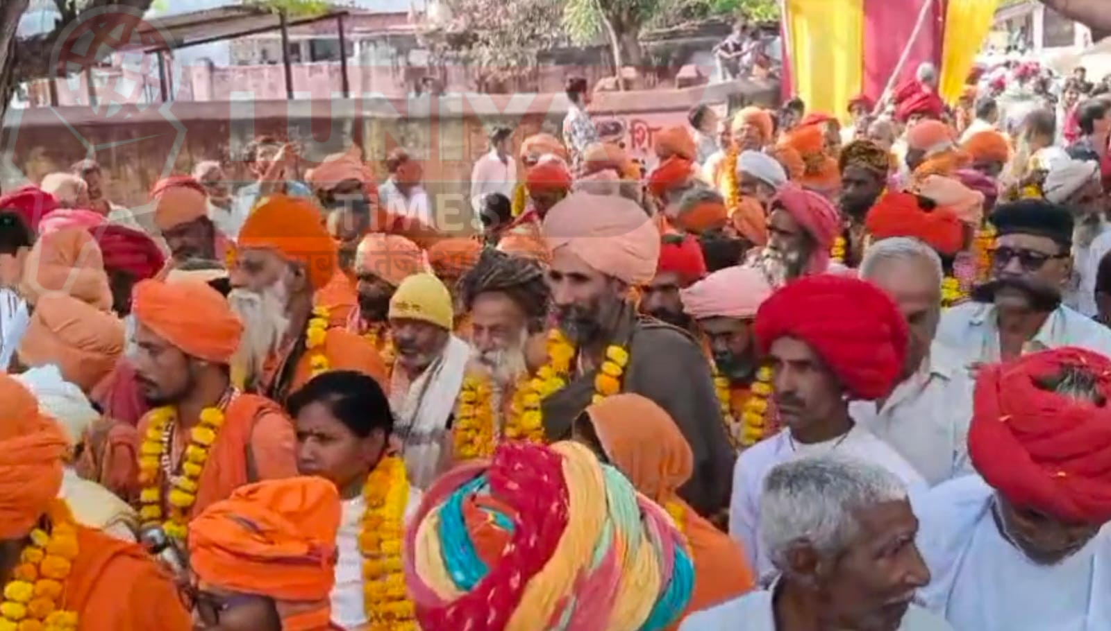 कोठार माजी आश्रम में साधु-संतों का दिव्य संगम, महंत श्री श्री 1008 विष्णुपुरीजी महाराज का षोडशी भंडारा श्रद्धा व भक्ति के साथ सम्पन्न 1 Whatsapp image 2025 04 08 at 11.04.52 am