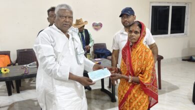 टुण्डी विधायक ने पीड़ितों को सौंपा मुख्यमंत्री राहत कोष से सहायता राशि, मानवता का दिया अनुपम उदाहरण 12 Whatsapp image 2025 04 09 at 8.09.28 pm