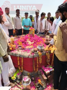 त्रिदेव शिव मंदिर प्रतिष्ठा महोत्सव : कंवलियास में उमड़ा आस्था का सैलाब, गूंजे शिव जयकारे 4 Whatsapp image 2025 04 15 at 3.37.48 pm