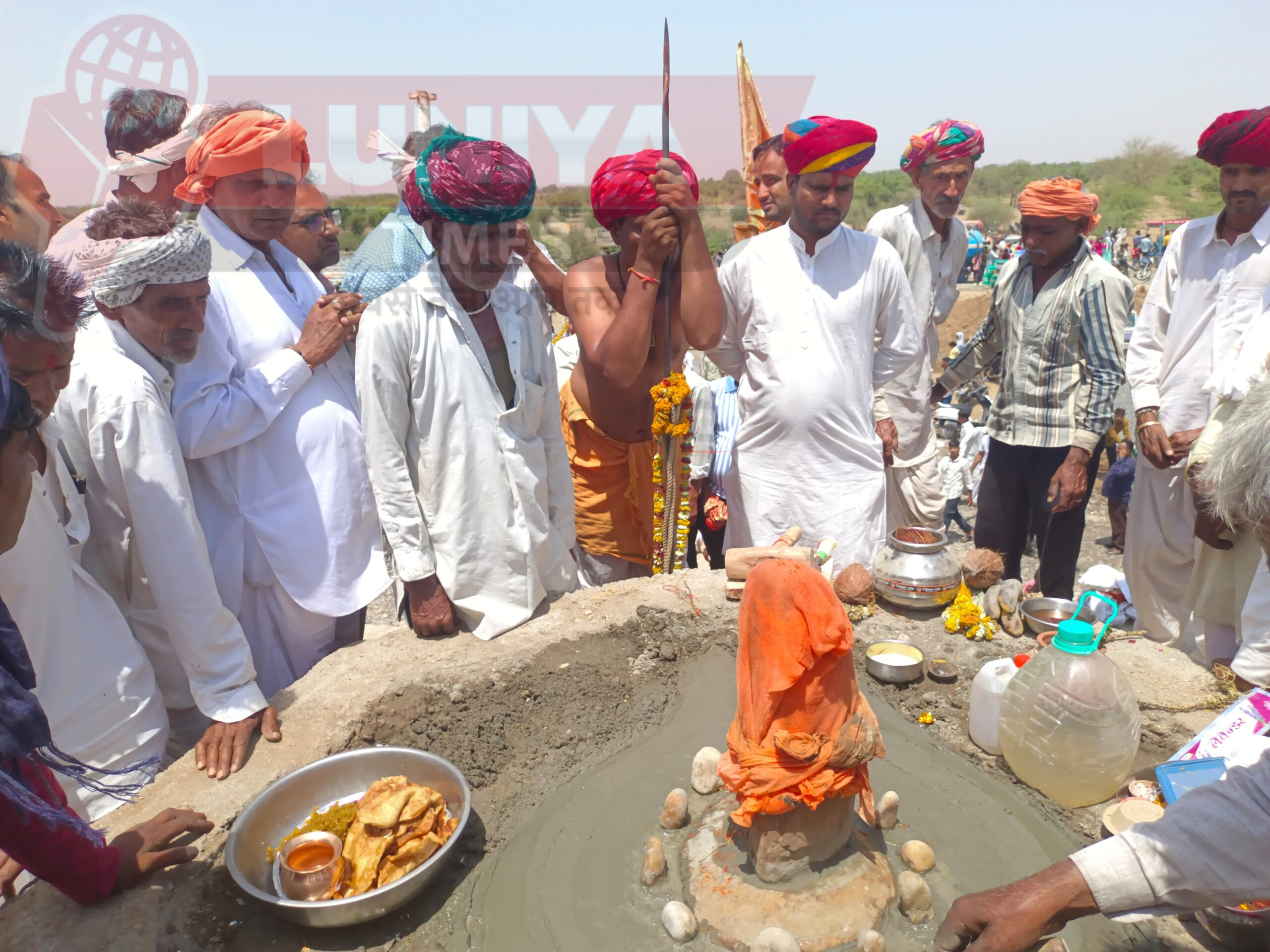 त्रिदेव शिव मंदिर प्रतिष्ठा महोत्सव : कंवलियास में उमड़ा आस्था का सैलाब, गूंजे शिव जयकारे 1 Whatsapp image 2025 04 15 at 3.37.49 pm