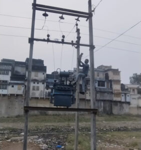 सादड़ी नगरपालिका वार्ड 24 में लगा नया ट्रांसफार्मर, लौ वोल्टेज की समस्या से मिलेगी राहत 2 WhatsApp Image 2025 04 20 at 7.18.12 PM e1745157044428
