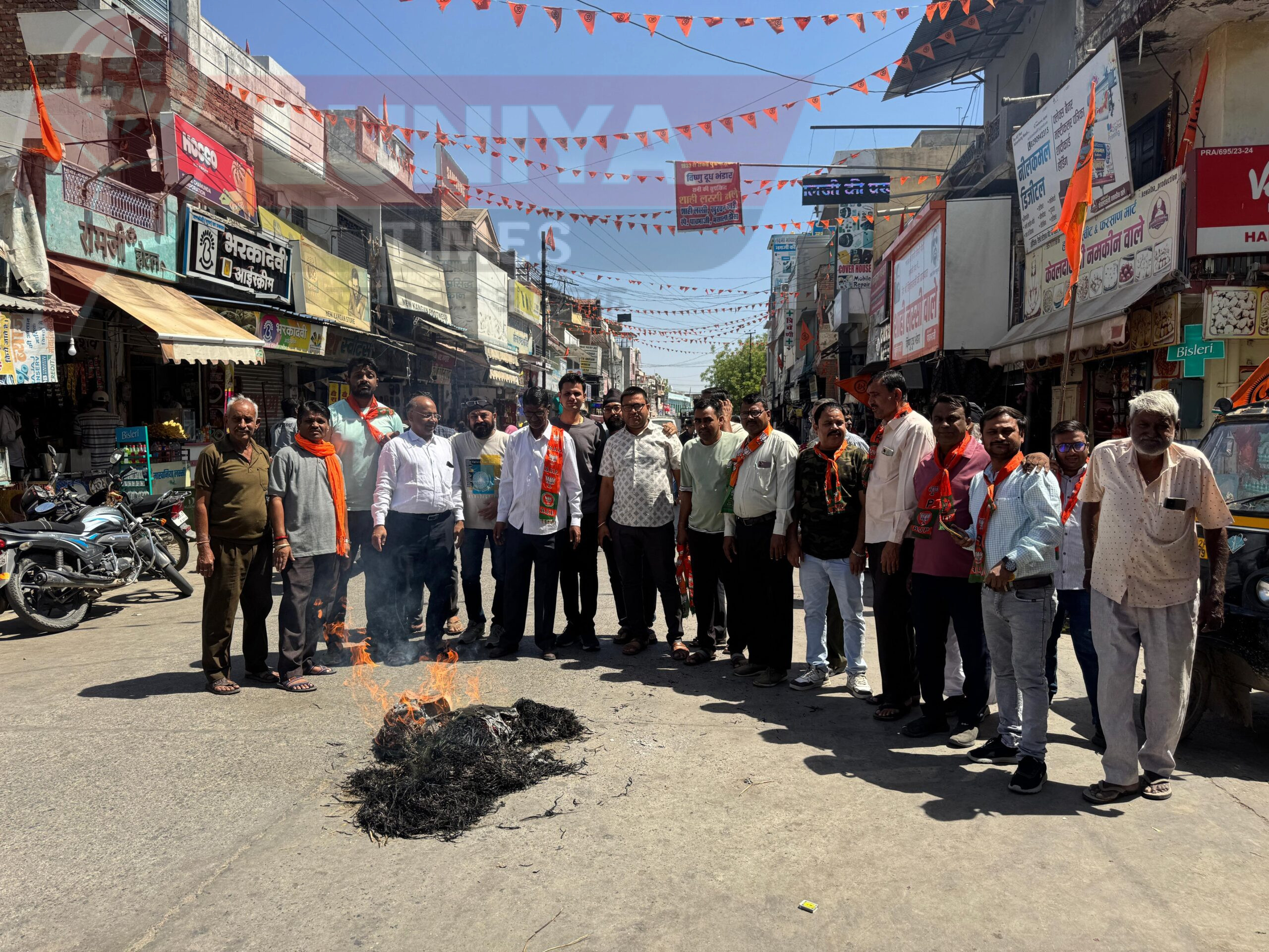कश्मीर हमले के विरोध में भाजपा मंडल रानी ने किया विरोध प्रदर्शन, पाकिस्तान के प्रधानमंत्री का पुतला जलाया 1 WhatsApp Image 2025 04 23 at 12.37.23 PM 1 scaled