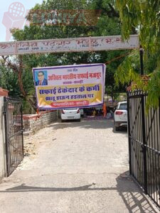 सादड़ी में ठेका सफाई कर्मचारियों की झाड़ू डाउन हड़ताल शुरू, नियमितीकरण और वेतन भुगतान की मांग को लेकर ईओ को सौंपा ज्ञापन 2 IMG 20250501 WA0030