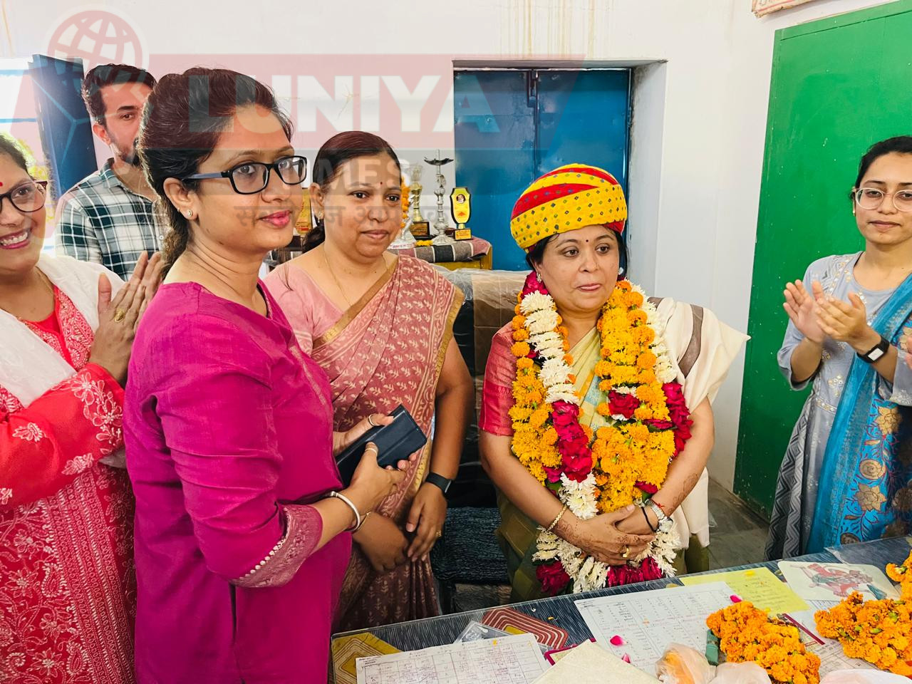 रा. उच्च मा. विद्यालय सागासनी में इतिहास रचते हुए पूजा पाटनेजा बनी पहली महिला प्रिंसिपल, पदभार ग्रहण समारोह में हुआ भव्य आयोजन 1 IMG 20250504 WA0014