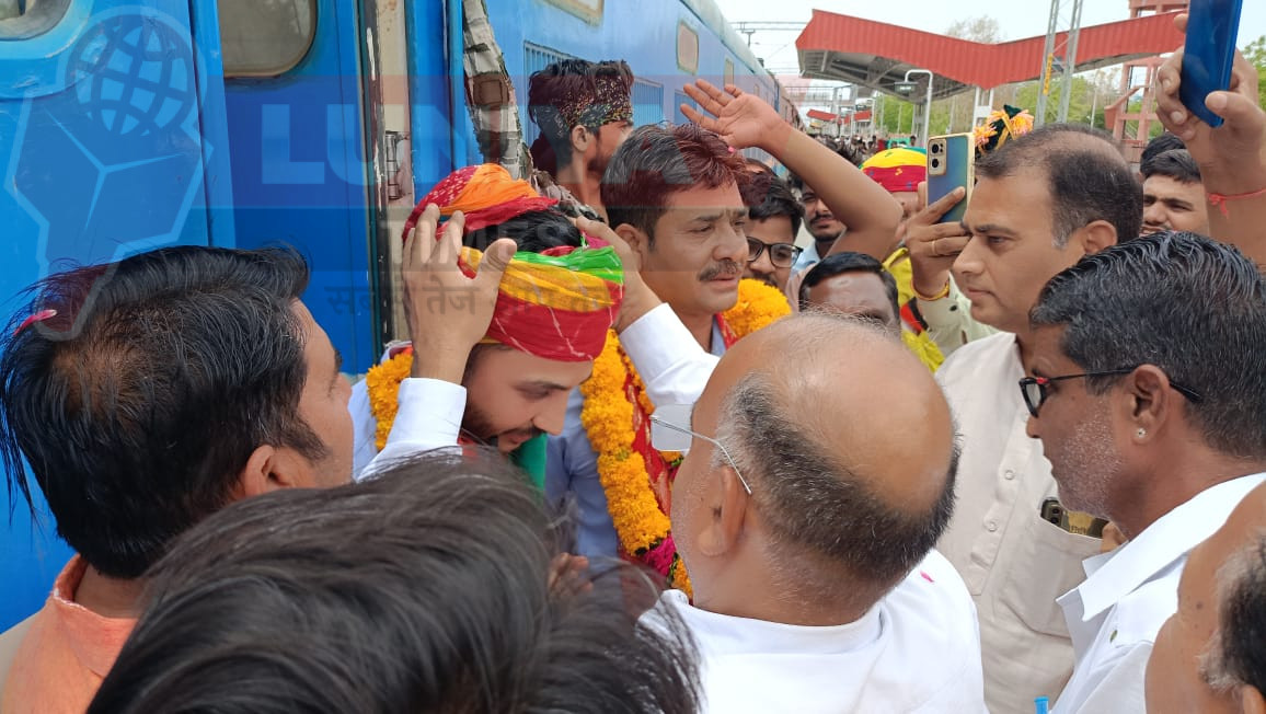रानी मे जोधपुर पुणे नई ट्रेन का नियमित ठहराव होने पर स्वागत किया 1 IMG 20250504 WA0048