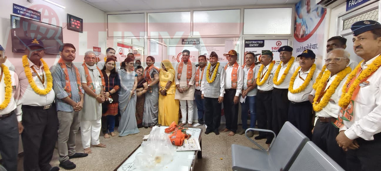 सैनिकों व आमजन के लिए रक्त समर्पण एवं सैनिकों का सम्मान समारोह आयोजित किया 1 IMG 20250512 WA0020