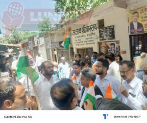 भारत स्वाभिमान शौर्य यात्रा निकाली गई नेशनल मीडिया प्रेस क्लब के प्रदेश अध्यक्ष एडवोकेट पंडित रविन्द्र शर्मा की अगुवाई में 4 IMG 20250513 WA0008