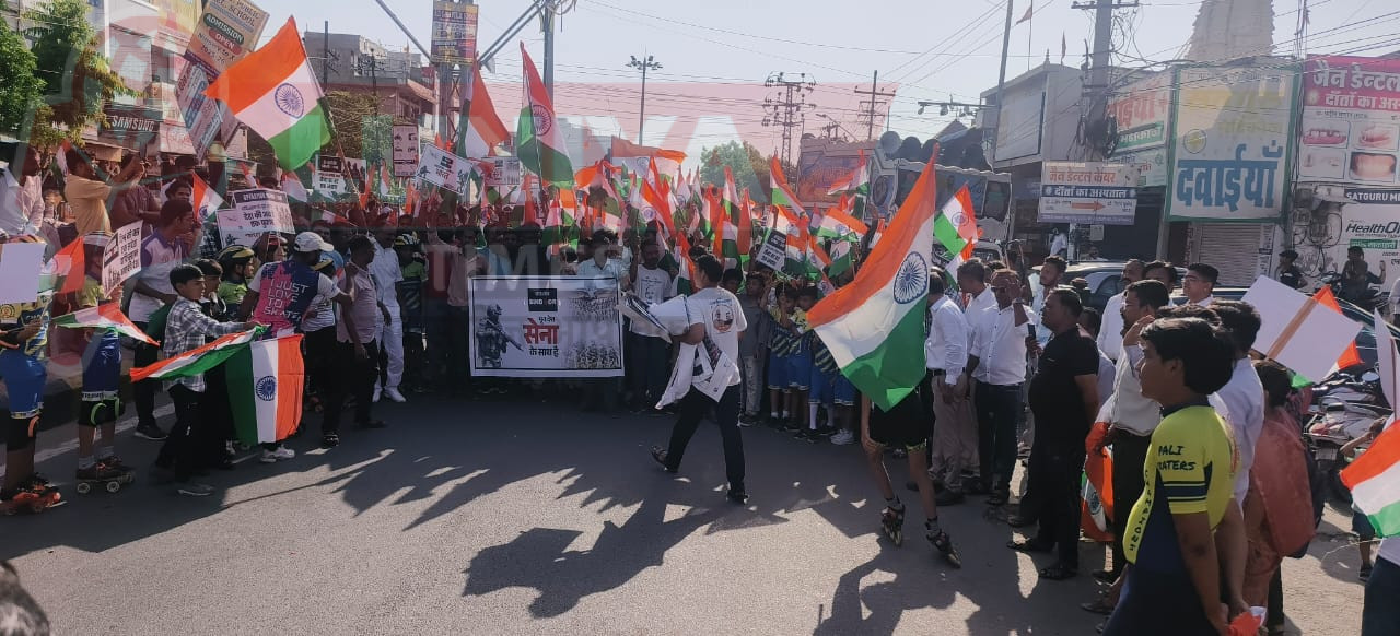 आपरेशन सिन्दूर के समर्थन में निकली तिरंगा यात्रा रैली 1 IMG 20250518 WA0007