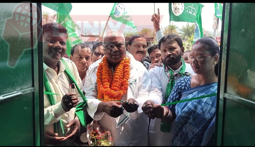 टुण्डी झामुमो कार्यालय का विधायक द्वारा उद्घाटन स्वागत में उमड़ा जनसैलाब 1 IMG 20250519 WA00831