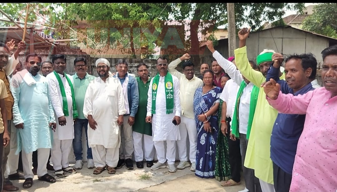 स्व श्यामलाल मुर्मू की पुण्यतिथि पर झामुमो के दिग्गजों की महाजुटान श्रद्धांजलि अर्पित करने लोगों का लगा तांता 1 IMG 20250526 WA0034