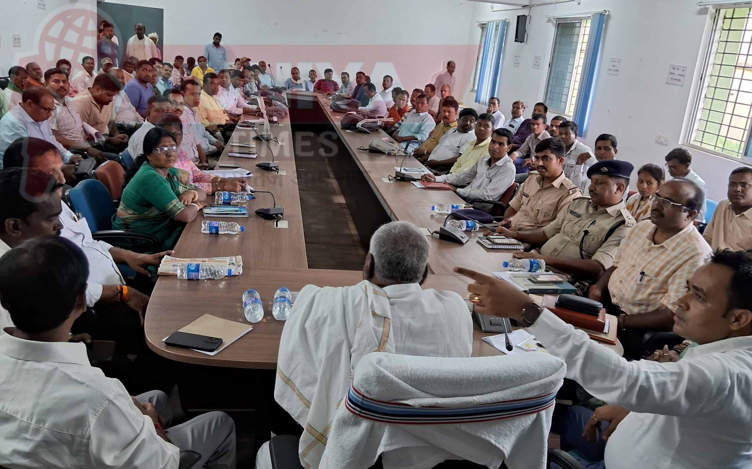 विकास कार्यों में तेजी लाने हेतु टुण्डी प्रखंड सभागार में समीक्षात्मक बैठक आयोजित 1 IMG 20250528 WA0029 scaled