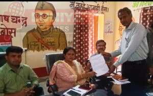 संविदा कर्मियों पंचायत शिक्षक एवं विद्यालय सहायक संघ बिलाड़ा की तरफ से उपखंड अधिकारी को सौंपा ज्ञापन नियमित करवाने की मांग 2 WhatsApp Image 2025 05 01 at 3.48.30 PM