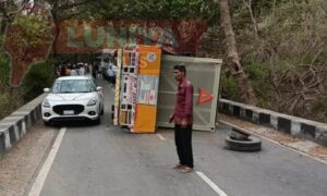 देसूरी नाल में बड़ा हादसा टला, खाली सीएनजी गैस टैंकर पलटा, घंटों बाधित रहा यातायात 2 WhatsApp Image 2025 05 01 at 6.57.47 PM