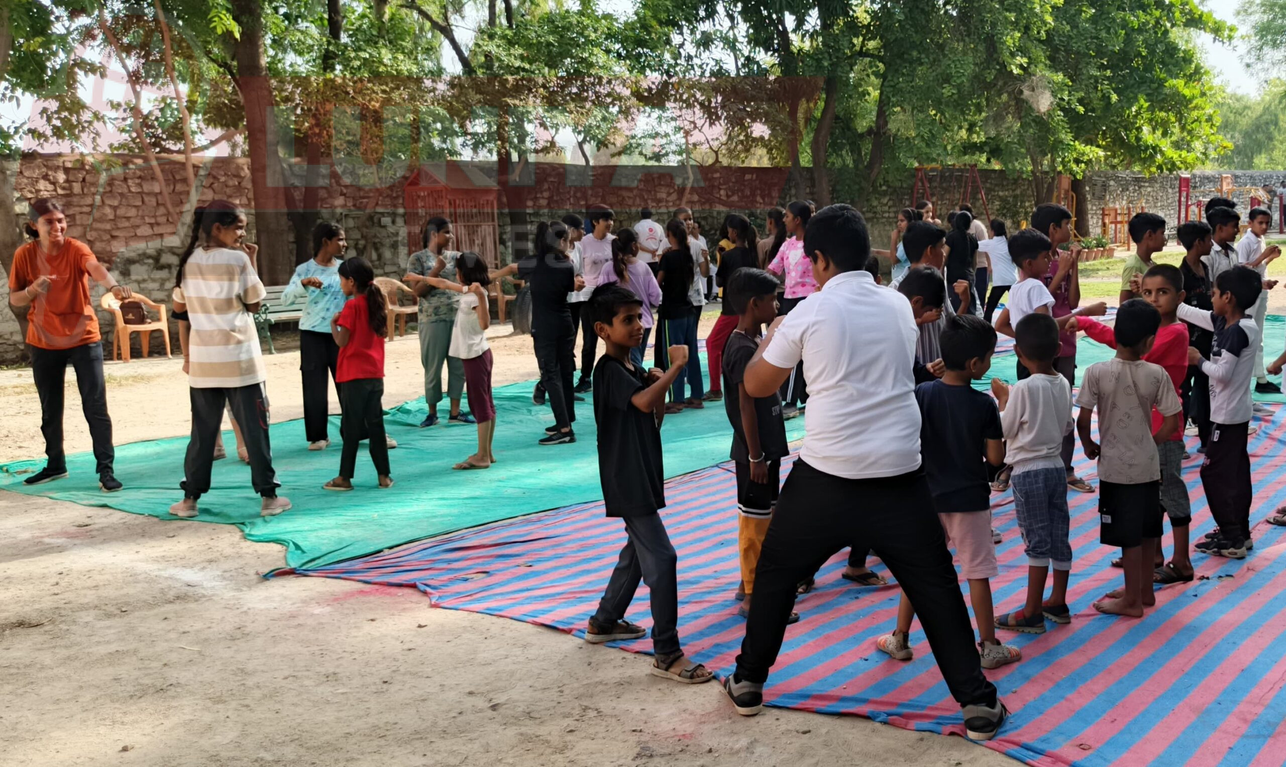 आर्य वीर दल के चरित्र निर्माण एवं आत्मरक्षा शिविर के तीसरे दिन बच्चों को सिखाया सर्वांग सुन्दर व्यायाम और बाक्सिग पंच के गुर 1 WhatsApp Image 2025 05 27 at 4.36.27 PM scaled