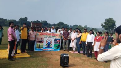 कमारडीह उत्क्रमित मध्य विद्यालय समेत विभिन्न स्थानों में योग दिवस का आयोजन 14 IMG 20250621 WA0022