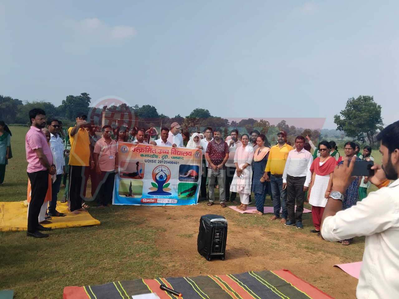 कमारडीह उत्क्रमित मध्य विद्यालय समेत विभिन्न स्थानों में योग दिवस का आयोजन 1 IMG 20250621 WA0022