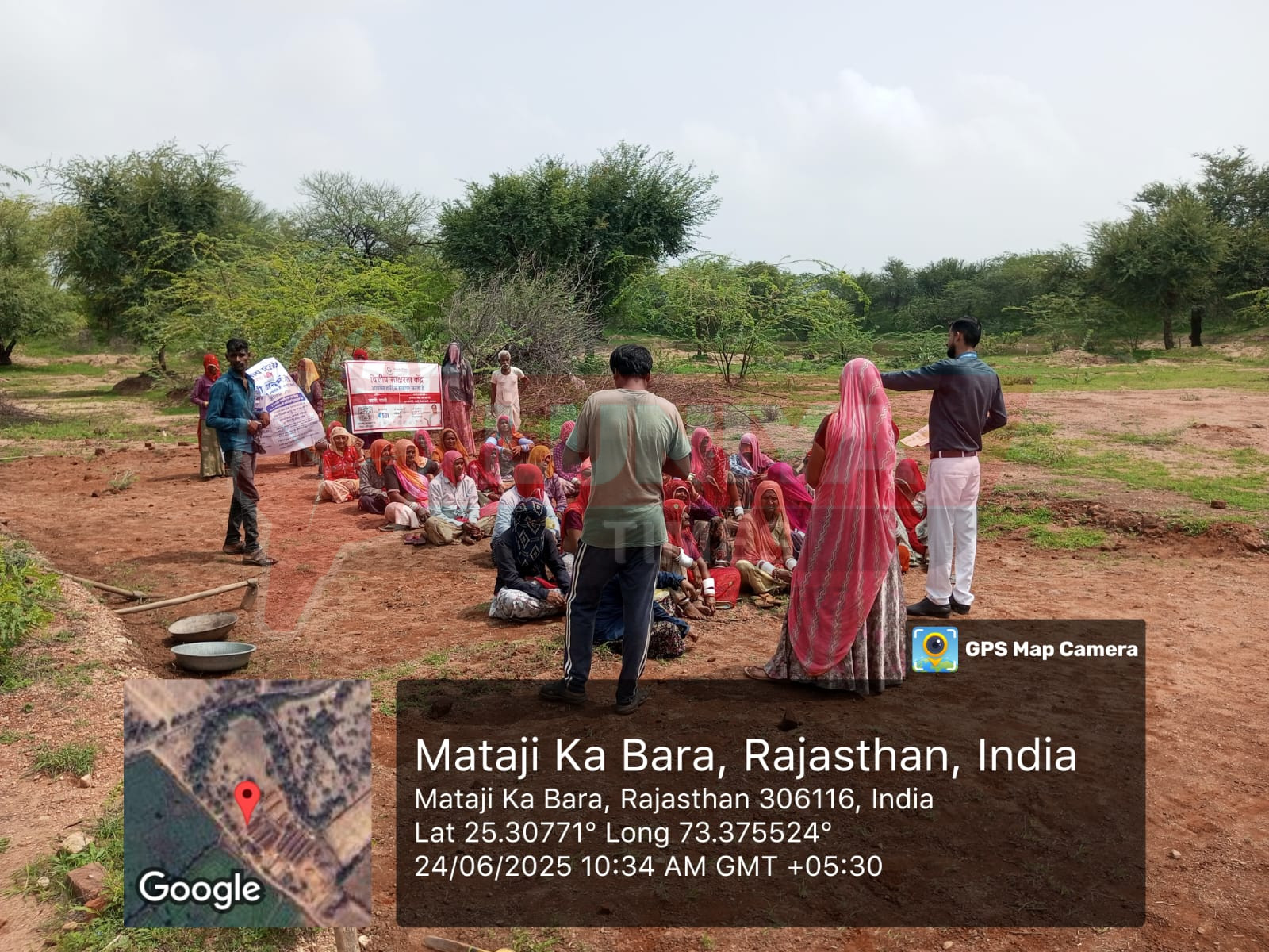 माताजीवाडा गांव में महिलाओं के लिए वित्तीय साक्षरता शिविर का सफल आयोजन 1 IMG 20250624 WA0020