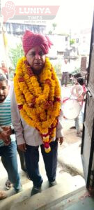 सेवा निवृत हुए भवरलाल ठाकुर, धूम धाम से ढोल नगाड़ों के साथ रानी पोस्ट ऑफिस के कर्मचारियों ने विदाई दी 2 WhatsApp Image 2025 06 11 at 4.58.18 PM