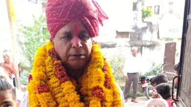 सेवा निवृत हुए भवरलाल ठाकुर, धूम धाम से ढोल नगाड़ों के साथ रानी पोस्ट ऑफिस के कर्मचारियों ने विदाई दी 12 WhatsApp Image 2025 06 11 at 4.58.18 PM e1749643911798