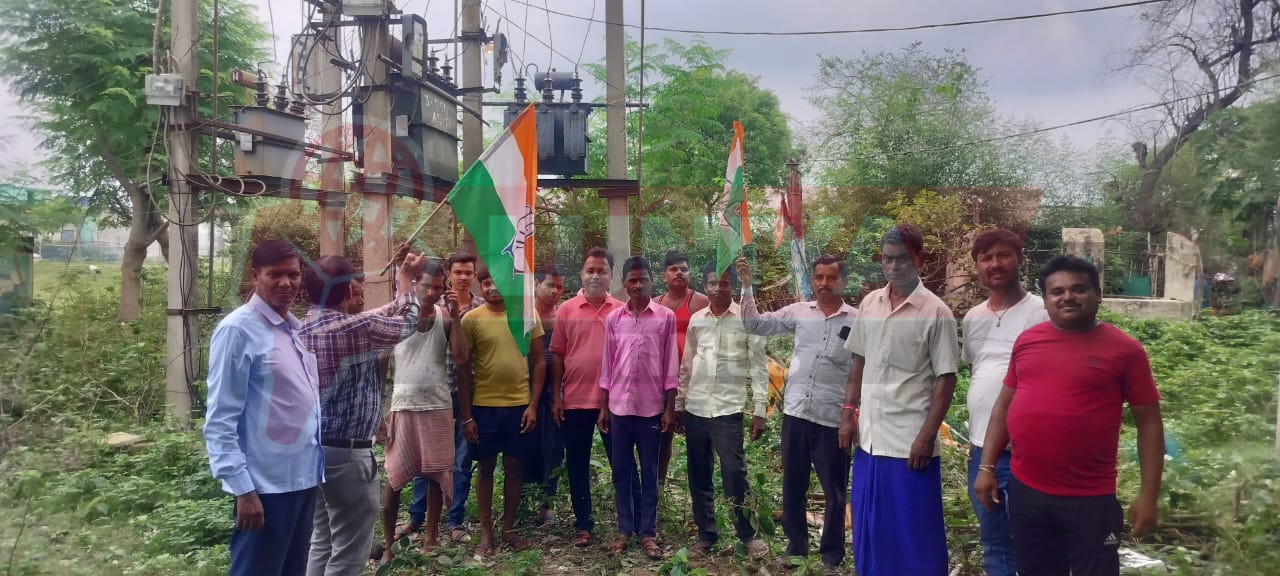 धनबाद कांग्रेस जिलाध्यक्ष का प्रयास रंग लाया मैरानवाटांड़ मंदिर प्रांगण में नये टांसफार्मर लगते ही लोगों में खुशी की लहर 1 WhatsApp Image 2025 06 21 at 4.26.23 PM
